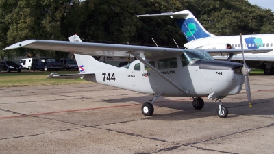 Photo ID 10557 by Martin Kubo. Uruguay Air Force Cessna 206 Super Skywagon, 744