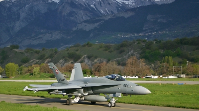 Photo ID 11242 by Maarten Peters. Switzerland Air Force McDonnell Douglas F A 18C Hornet, J 5024