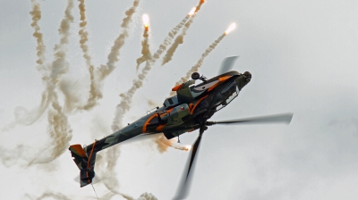 Photo ID 95915 by Chris Albutt. Netherlands Air Force Boeing AH 64DN Apache Longbow, Q 17