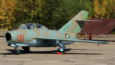 Photo ID 98254 by Georgi Petkov. Bulgaria Air Force Mikoyan Gurevich MiG 15UTI, 121