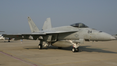 Photo ID 100606 by Barry Swann. USA Navy Boeing F A 18E Super Hornet, 165898