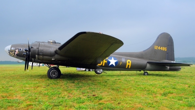 Photo ID 102804 by W.A.Kazior. Private Military Aircraft Restoration Corporation Boeing B 17G Flying Fortress 299P, N3703G