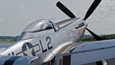 Photo ID 106173 by Robert Arts. Private Private North American TF 51D Mustang, PH VDF