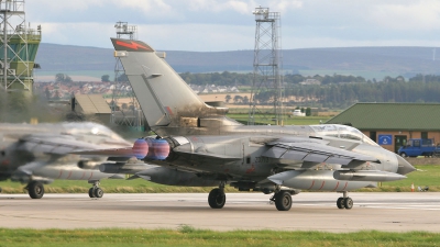 Photo ID 13669 by Neil Bates. UK Air Force Panavia Tornado GR4, ZD713