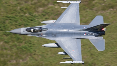 Photo ID 124493 by Melchior Timmers. Netherlands Air Force General Dynamics F 16AM Fighting Falcon, J 002