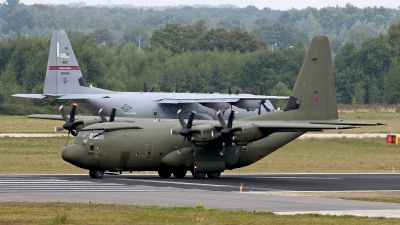 Photo ID 128860 by Carl Brent. UK Air Force Lockheed Martin Hercules C5 C 130J L 382, ZH885