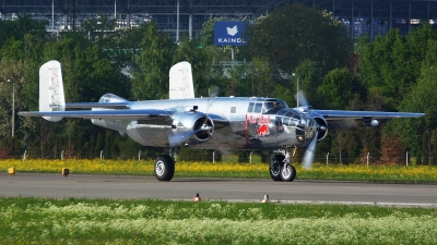 Photo ID 139442 by Lukas Kinneswenger. Private Red Bull North American B 25J Mitchell, N6123C
