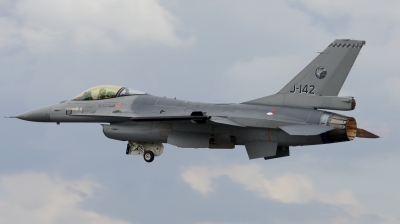 Photo ID 142865 by Armando Tuñon. Netherlands Air Force General Dynamics F 16AM Fighting Falcon, J 142