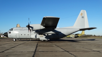 Photo ID 144083 by Martin Kubo. Argentina Air Force Lockheed KC 130H Hercules L 382, TC 69