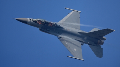 Photo ID 153934 by Diamond MD Dai. Taiwan Air Force General Dynamics F 16B Fighting Falcon, 6827