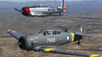 Photo ID 156551 by Thomas Ziegler - Aviation-Media. Private Commemorative Air Force North American AT 6B Texan, N76BZ