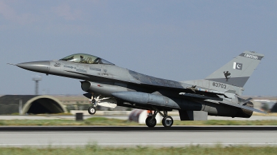 Photo ID 165198 by Paul Newbold. Pakistan Air Force General Dynamics F 16A Fighting Falcon, 83703