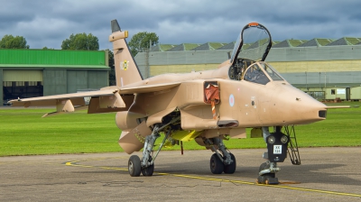 Photo ID 180653 by Chris Albutt. UK Air Force Sepecat Jaguar GR3A, XX725