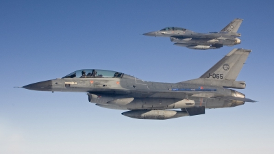 Photo ID 22417 by Martijn Diks. Netherlands Air Force General Dynamics F 16BM Fighting Falcon, J 065