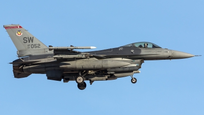 Photo ID 204403 by Thomas Ziegler - Aviation-Media. USA Air Force General Dynamics F 16C Fighting Falcon, 01 7052