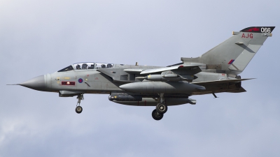 Photo ID 205536 by Chris Lofting. UK Air Force Panavia Tornado GR4, ZA601