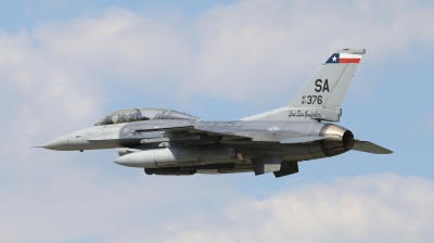 Photo ID 214645 by Milos Ruza. USA Air Force General Dynamics F 16D Fighting Falcon, 87 0376