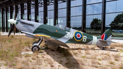 Photo ID 228363 by Jan Eenling. UK Air Force Supermarine Spitfire Replica, MJ881