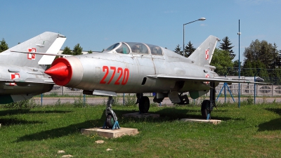 Photo ID 220237 by Carl Brent. Poland Air Force Mikoyan Gurevich MiG 21U 600, 2720