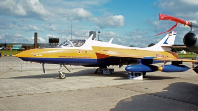 Photo ID 236453 by Eric Tammer. Private Private Hawker Hunter T7, PH NLH