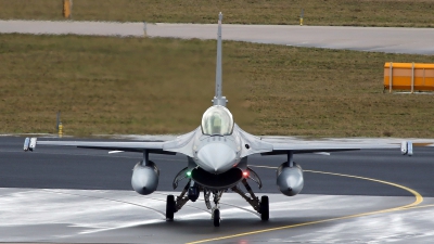 Photo ID 251560 by Richard de Groot. Netherlands Air Force General Dynamics F 16BM Fighting Falcon, J 882