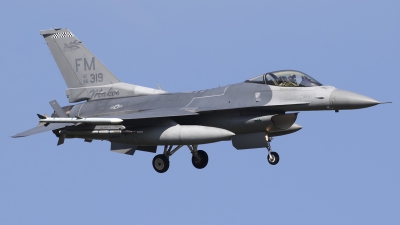 Photo ID 252180 by Chris Lofting. USA Air Force General Dynamics F 16C Fighting Falcon, 86 0319