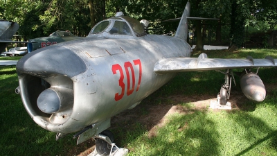 Photo ID 30069 by Paul Newbold. Poland Air Force Mikoyan Gurevich MiG 17PF, 307