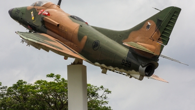 Photo ID 282519 by Raihan Aulia. Singapore Air Force Douglas A 4SU Skyhawk, 929