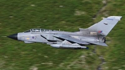 Photo ID 31849 by Paul Cameron. UK Air Force Panavia Tornado GR4, ZA588