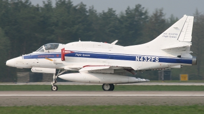 Photo ID 33868 by markus altmann. Company Owned BAe Systems Douglas A 4N Skyhawk, N432FS