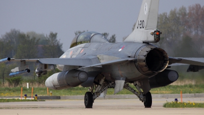 Photo ID 34220 by Piet Bouma. Netherlands Air Force General Dynamics F 16BM Fighting Falcon, J 210