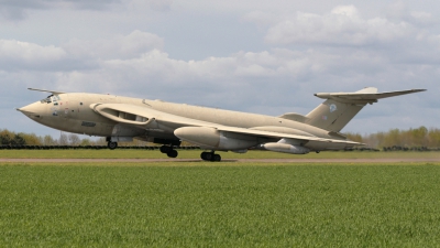Photo ID 34743 by James Matthews. UK Air Force Handley Page Victor K2 HP 80, XM715