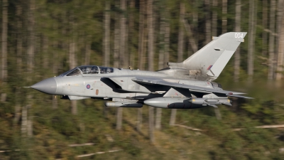 Photo ID 41088 by Tom Gibbons. UK Air Force Panavia Tornado GR4A, ZA370