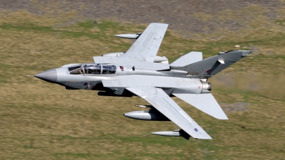 Photo ID 41169 by Barry Swann. UK Air Force Panavia Tornado GR4, ZG712