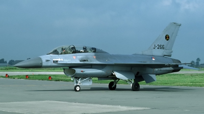 Photo ID 48489 by Lieuwe Hofstra. Netherlands Air Force General Dynamics F 16B Fighting Falcon, J 266