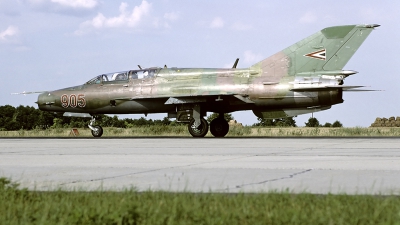 Photo ID 52581 by Carl Brent. Hungary Air Force Mikoyan Gurevich MiG 21UM, 905
