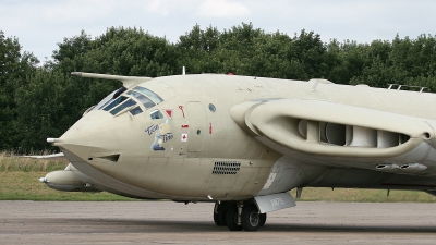 Photo ID 80218 by Bob Wood. UK Air Force Handley Page Victor K2 HP 80, XM715