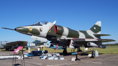 Photo ID 10210 by Martin Kubo. Argentina Air Force Douglas A 4C Skyhawk, C 322