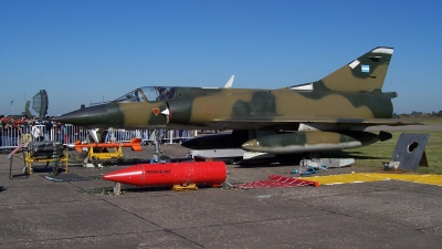 Photo ID 10212 by Martin Kubo. Argentina Air Force Dassault Mirage IIICJ, C 712