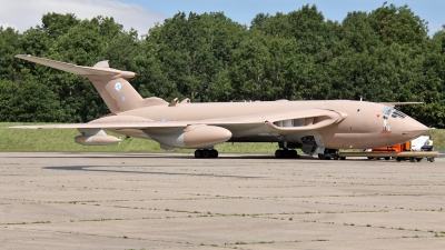 Photo ID 81625 by Craig Pelleymounter. UK Air Force Handley Page Victor K2 HP 80, XM715