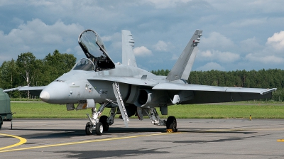 Photo ID 82198 by Pieter Stroobach. Finland Air Force McDonnell Douglas F A 18C Hornet, HN 425