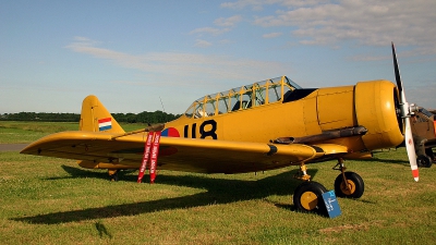 Photo ID 84966 by Jan Eenling. Private Stichting Koninklijke Luchtmacht Historische Vlucht Noorduyn AT 16 Harvard IIb, PH IIB