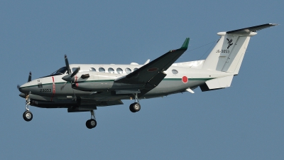 Photo ID 86036 by Peter Terlouw. Japan Army Beech Super King Air LR2 B300, 23053