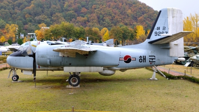 Photo ID 87120 by Peter Terlouw. South Korea Navy Grumman S 2E Tracker G 121 S2F 3S, 9267