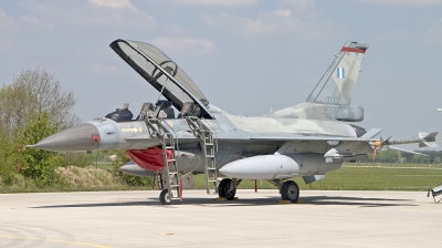Photo ID 11134 by Maarten Peters. Greece Air Force General Dynamics F 16D Fighting Falcon, 077