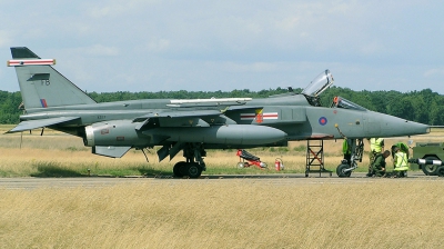 Photo ID 92696 by Arie van Groen. UK Air Force Sepecat Jaguar GR3A, XZ117