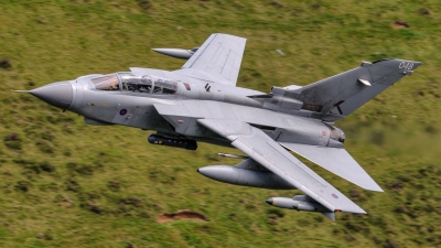 Photo ID 100677 by Adrian Harrison. UK Air Force Panavia Tornado GR4, ZA557