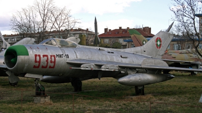 Photo ID 103368 by Kostas D. Pantios. Bulgaria Air Force Mikoyan Gurevich MiG 19PM, 939