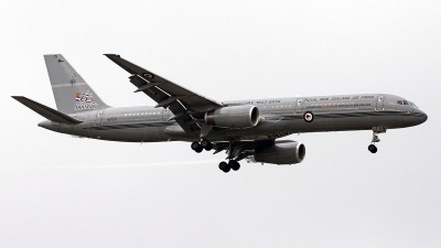 Photo ID 108447 by Mark. New Zealand Air Force Boeing 757 2K2, NZ7571