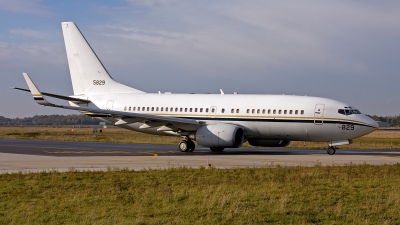 Photo ID 109414 by Robin Coenders / VORTEX-images. USA Navy Boeing C 40A Clipper 737 7AFC, 165829